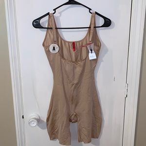 NWT Spanx bodysuit shape wear size medium